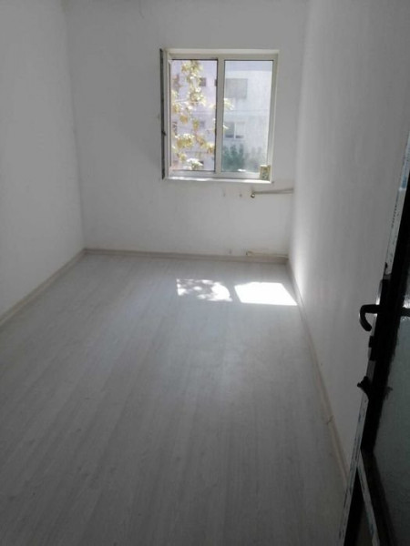 Apartament 4 Camere - Zona Bratianu - Liber - Gaze La Scara