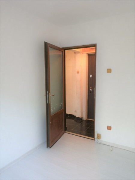 Apartament 4 Camere - Zona Bratianu - Liber - Gaze La Scara