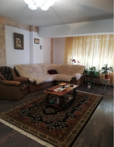Apartament 2 Camere - Zona Km5 - Loc De Parcare
