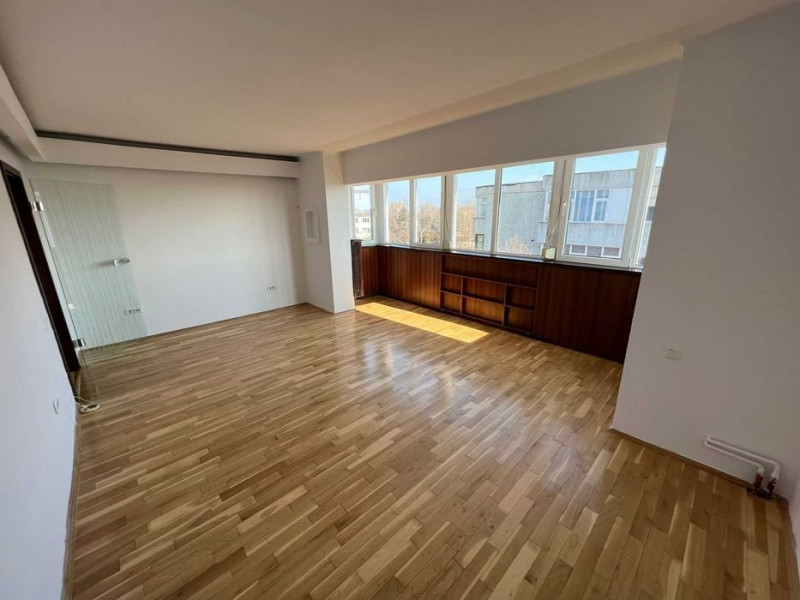 Apartament 3 Camere - Anda - Renovat - Gaze La Scara