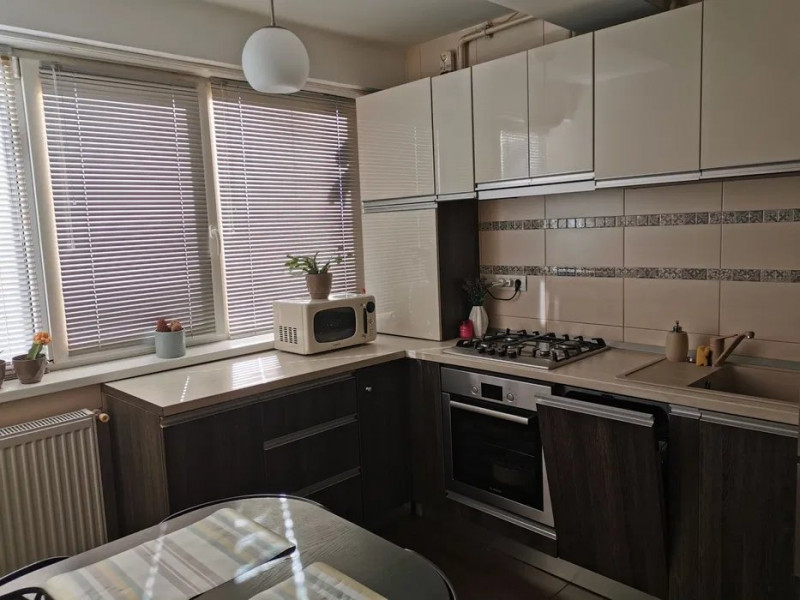 Apartament 3 Camere - Zona Vivo - Mobilat - Loc De Parcare