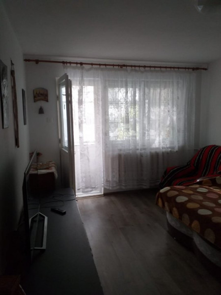 Apartament 3 Camere - Ciresica - Parter - Gaze La Usa