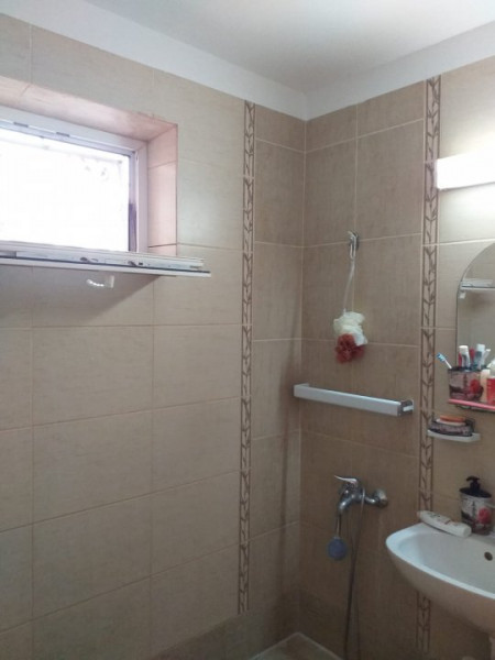 Apartament 3 Camere - Ciresica - Parter - Gaze La Usa