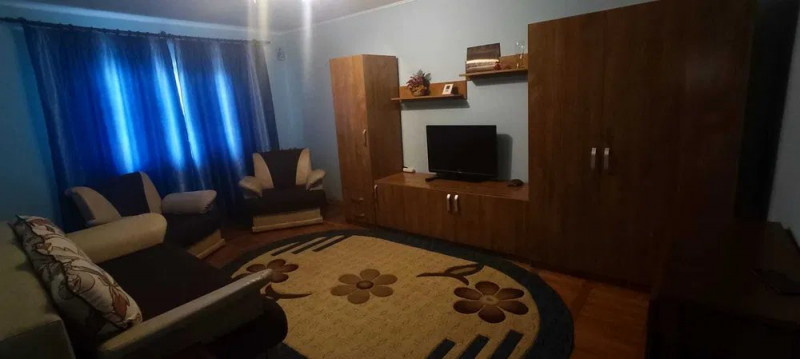 Apartament 2 camere, Decomandat, Mobilat  Finisaje clasice