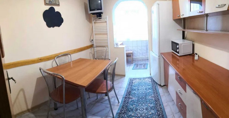 Apartament 2 camere, Decomandat, Mobilat  Finisaje clasice