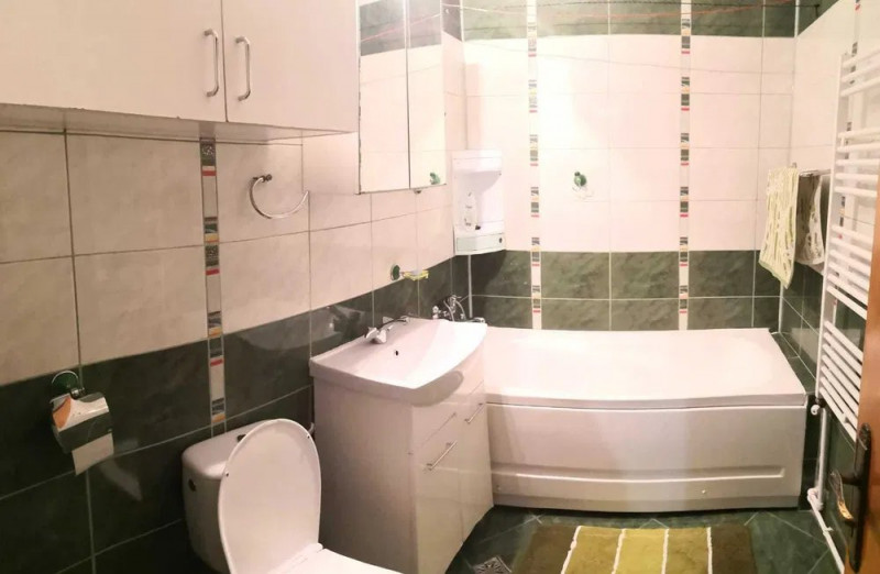 Apartament 2 camere, Decomandat, Mobilat  Finisaje clasice