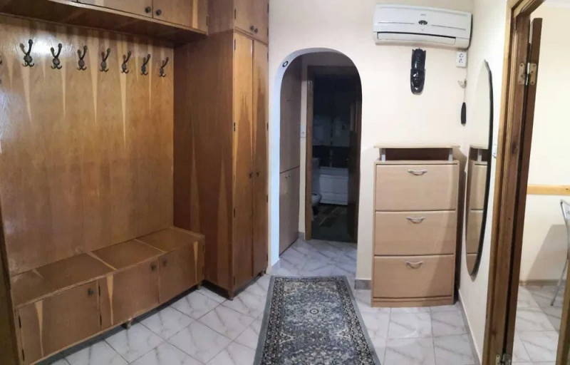 Apartament 2 camere, Decomandat, Mobilat  Finisaje clasice