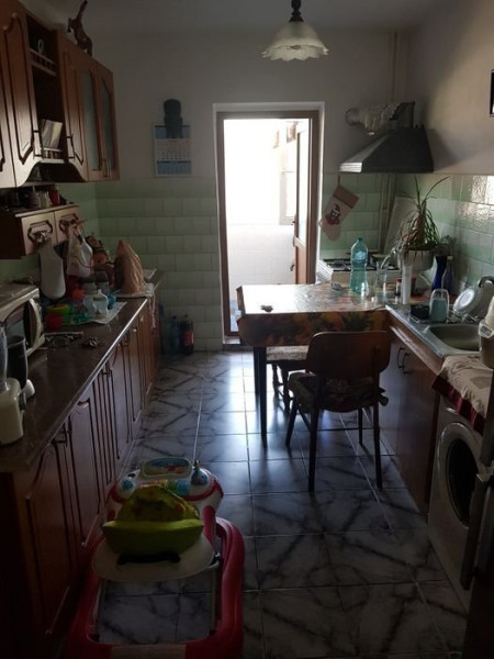 Apartament 4 Camere Decomandate - Zona Anda - Etaj 3 - Gaze La Usa