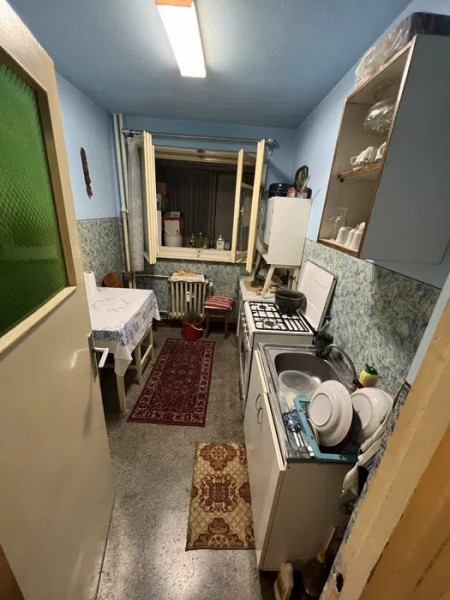 Apartament 2 Camere - Zona Abator - Etaj Intermediar - Gaze Pe Scara