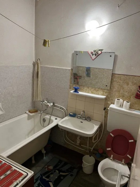 Apartament 2 Camere - Zona Abator - Etaj Intermediar - Gaze Pe Scara