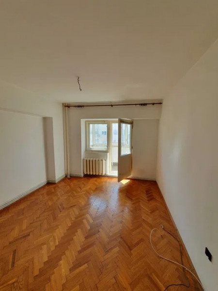 Apartament 4 Camere - Stadion - Etaj Intermediar - Centrala Pe Gaze - Liber