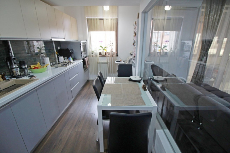 Apartament DE LUX - Faleza Nord Reyna -  Loc Parcare În Proprietate