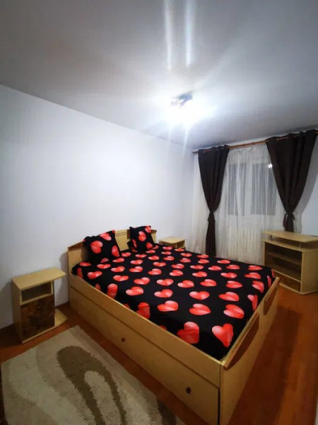 PIATA IL CARAGIALE APARTAMENT CU 3 CAMERE MOBILAT COMPLET