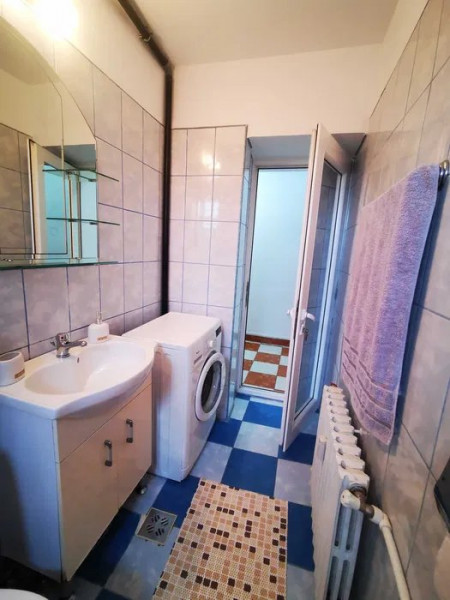 PIATA IL CARAGIALE APARTAMENT CU 3 CAMERE MOBILAT COMPLET