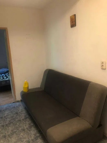 Garsoniera Decomandata - Zona Abator - Etaj 1 - Mobilata Complet