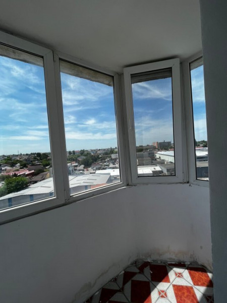 Garsoniera Decomandata - Zona Cora Bratianu - Etaj Intermediar - Gaze Pe Scara