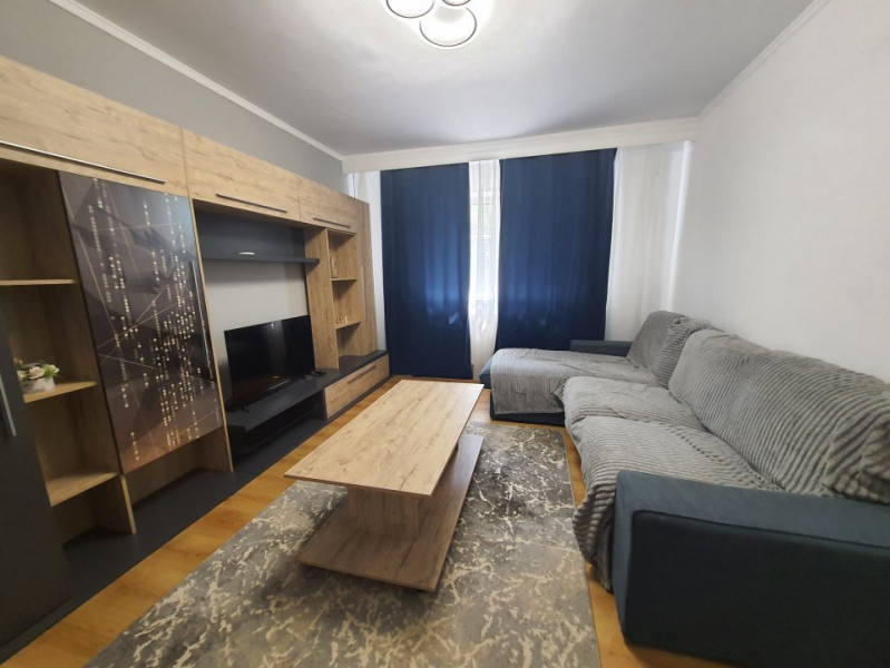 APARTAMENT CU 3 CAMERE MOBILAT SI UTILAT CENTRALA GAZE