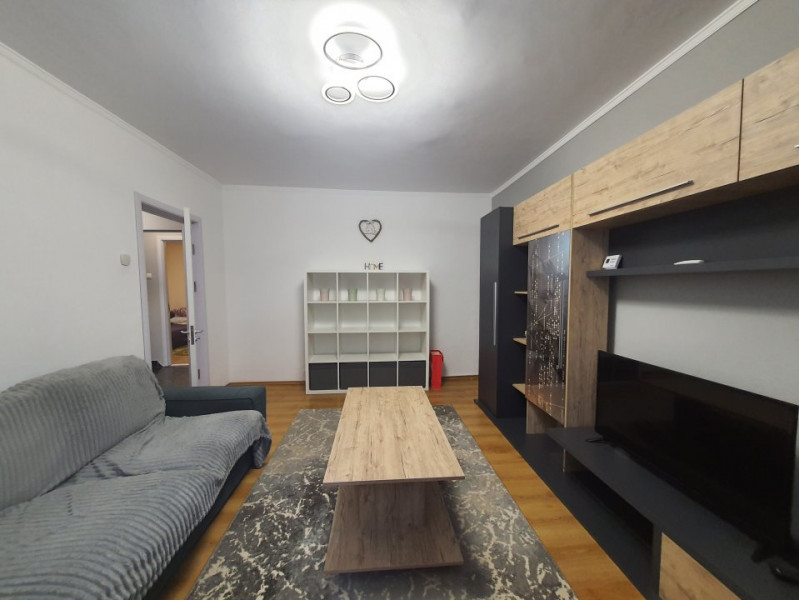 APARTAMENT CU 3 CAMERE MOBILAT SI UTILAT CENTRALA GAZE
