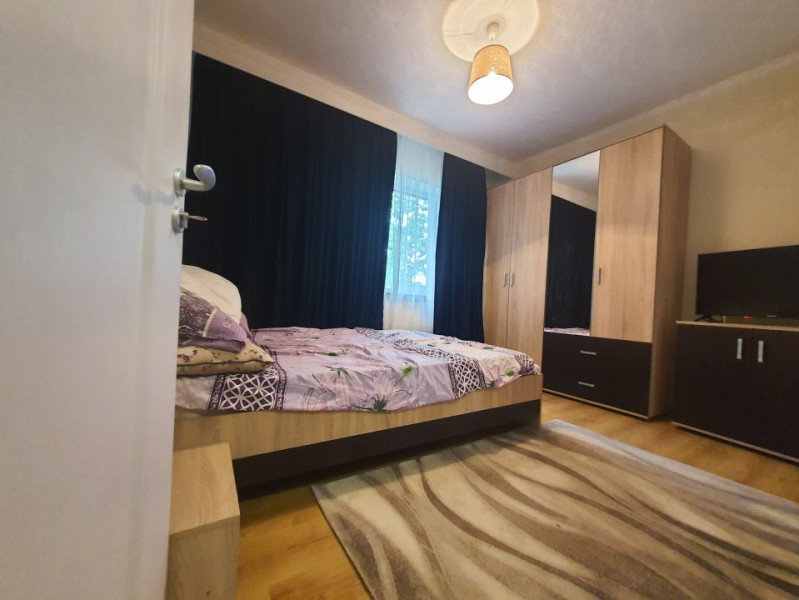 APARTAMENT CU 3 CAMERE MOBILAT SI UTILAT CENTRALA GAZE