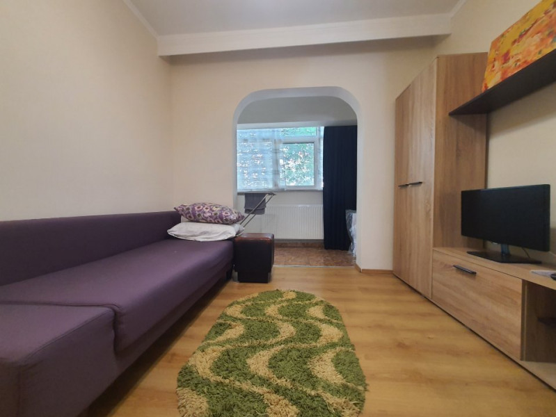 APARTAMENT CU 3 CAMERE MOBILAT SI UTILAT CENTRALA GAZE