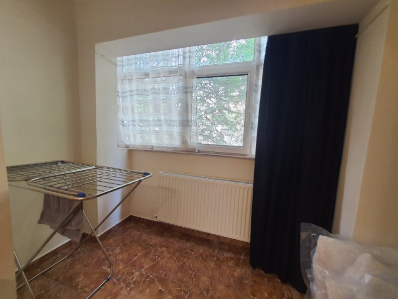 APARTAMENT CU 3 CAMERE MOBILAT SI UTILAT CENTRALA GAZE