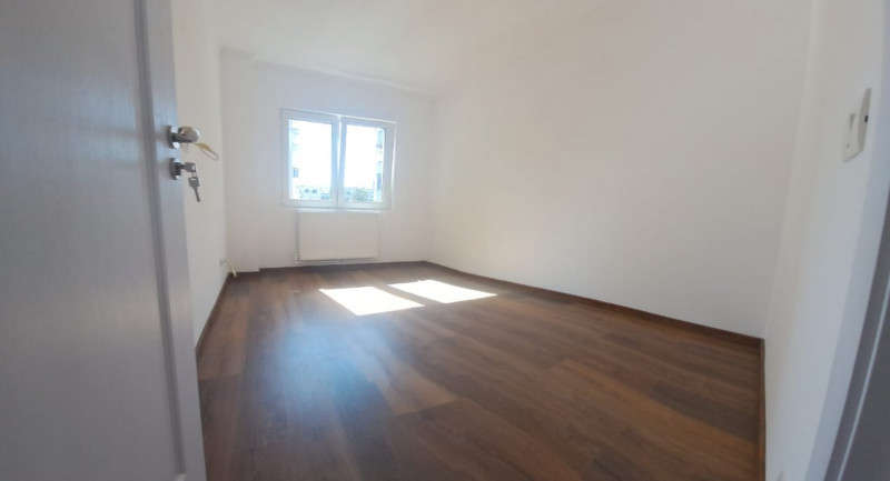 OCAZIE!!! ICIL SCOALA 24 APARTAMENT CU 4 CAMERE CENTRALA GAZE