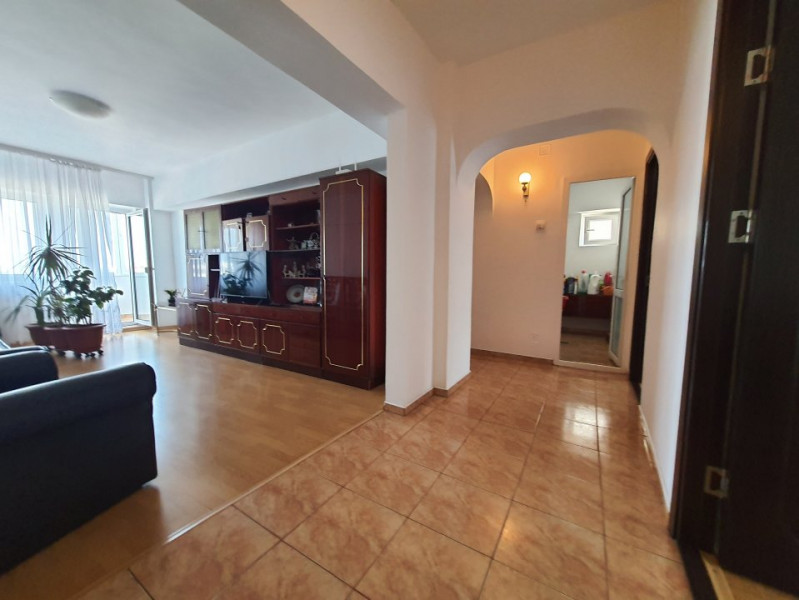Apartament 4 Camere - Zona Far - Etaj Intermediar - Gaze La Aragaz