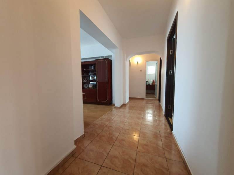 Apartament 4 Camere - Zona Far - Etaj Intermediar - Gaze La Aragaz