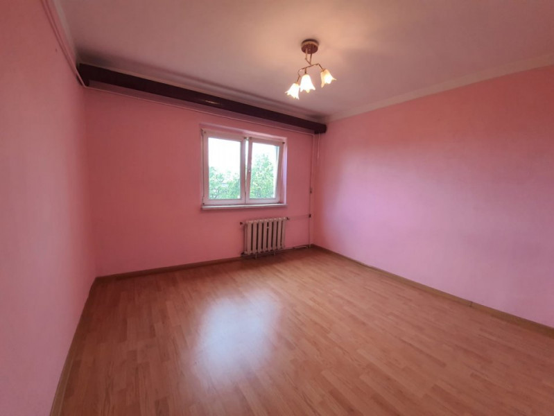 Apartament 3 camere, decomandat, nemobilat, finisaje clasice