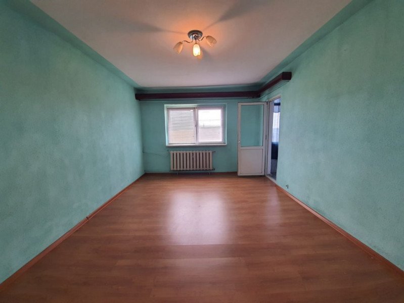 Apartament 3 camere, decomandat, nemobilat, finisaje clasice