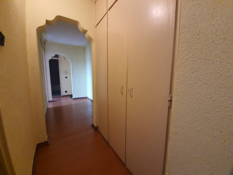 Apartament 3 camere, decomandat, nemobilat, finisaje clasice