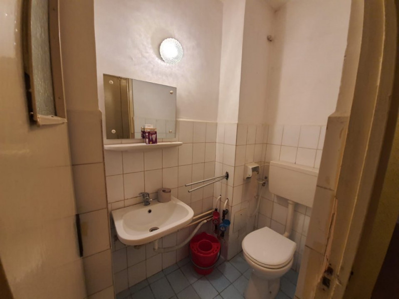 Apartament 3 camere, decomandat, nemobilat, finisaje clasice