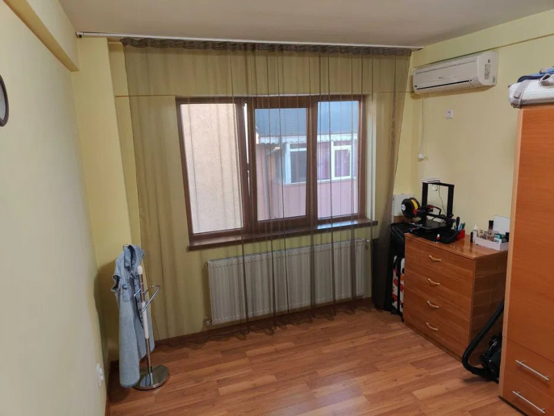 Apartament 3 Camere - Zona Stadion - Partial Mobilat - Loc Parcare In Garaj