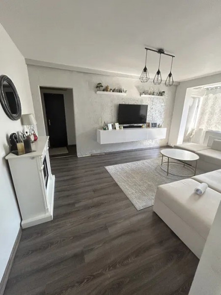 Apartament 3 Camere - Bld. Ferdinand -Etaj Intermediar - Mobilat - Vedere Port