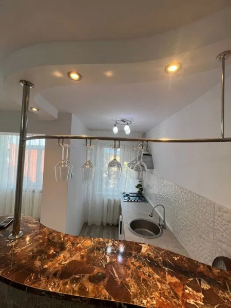 Garsoniera Renovata - Zona Far Billa - Etaj Intermediar - Vedere Spre Port