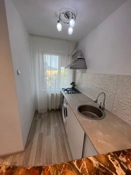 Garsoniera Renovata - Zona Far Billa - Etaj Intermediar - Vedere Spre Port