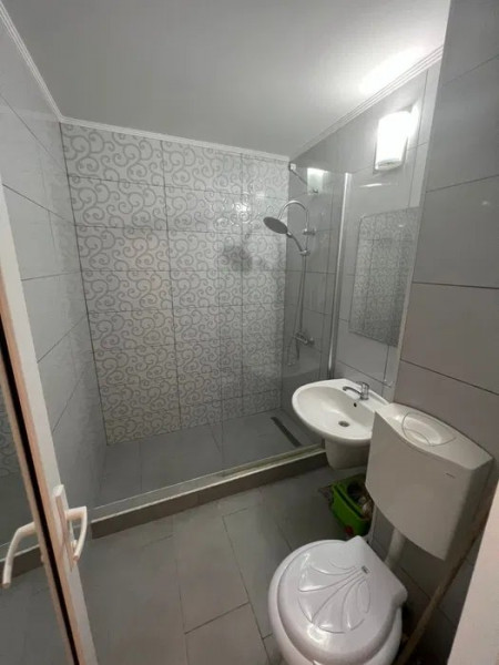 Garsoniera Renovata - Zona Far Billa - Etaj Intermediar - Vedere Spre Port