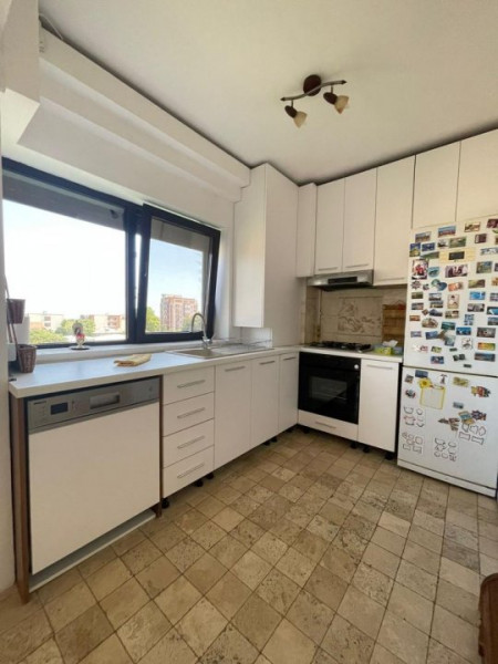 Apartament 3 Camere - Bloc Nou -  Renovat - Partial Mobilat - Loc Parcare