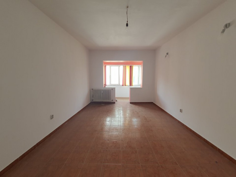 Apartament 2 Camere Decomandate - Zona CET - Etaj 2 