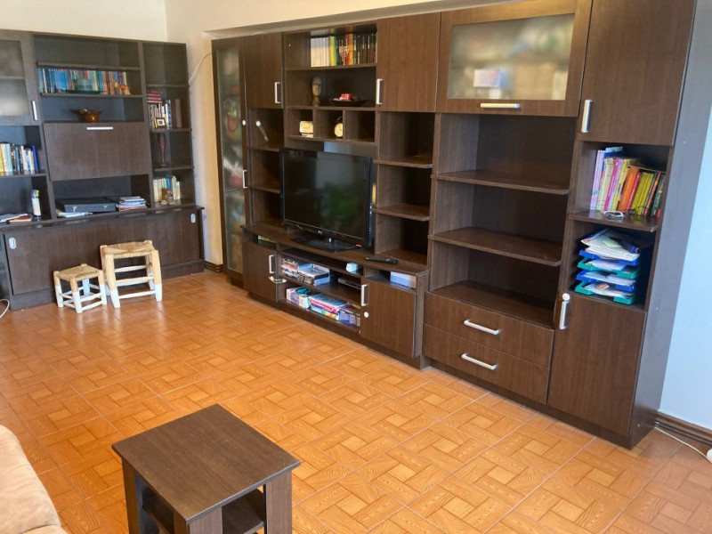 Apartament 3 Camere - Zona Stadion - Etaj Intermediar - Centrala Pe Gaze