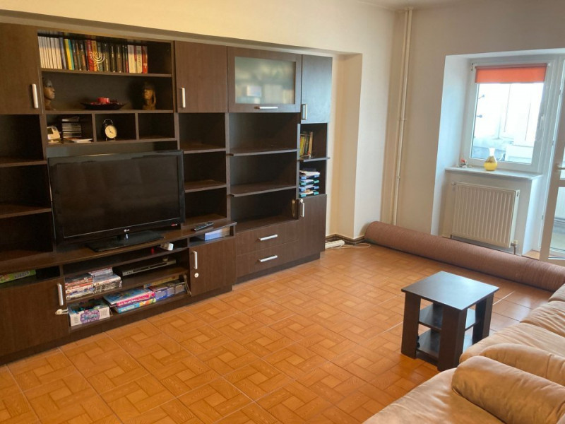 Apartament 3 Camere - Zona Stadion - Etaj Intermediar - Centrala Pe Gaze