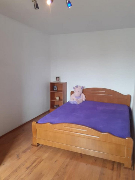 Apartament 2 camere, semidecomandat, centrala pe gaz,mobilat, Finisaje clasice