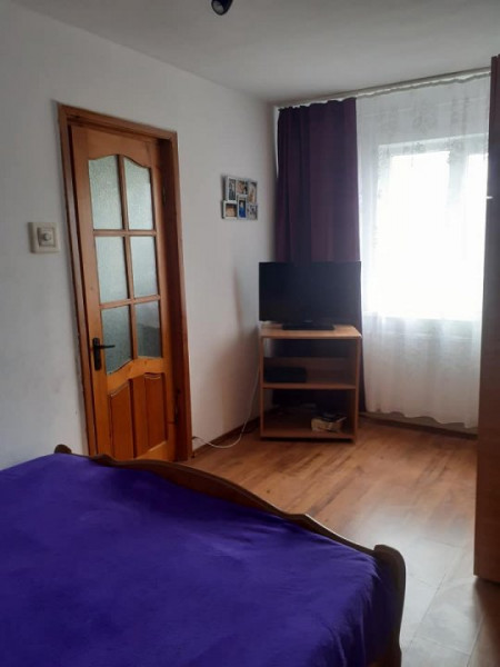 Apartament 2 camere, semidecomandat, centrala pe gaz,mobilat, Finisaje clasice