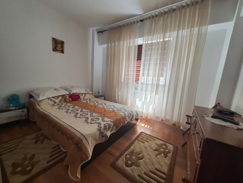 Apartament 3 Camere - Zona CET - Etaj 1 - Mobilat - Centrala Gaze - Termen Lung