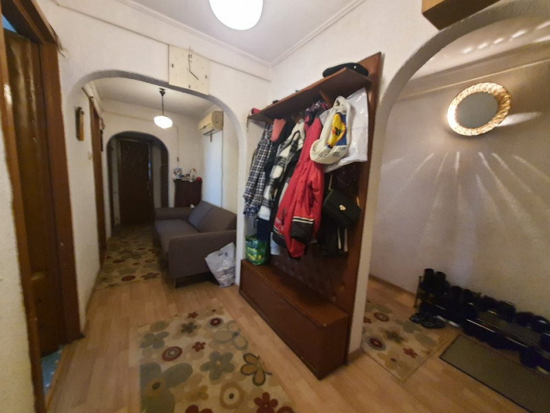OCAZIE!!! TOMIS NORD APARTAMENT CU 3 CAMERE DECOMANDAT CENTRALA GAZE 