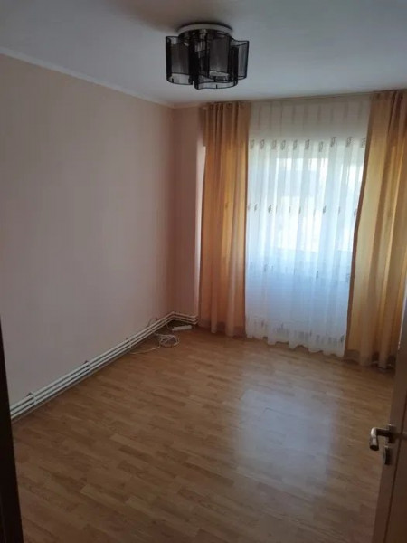Apartament 3 Camere - Zona Anda - Etaj 3 - Renovat - Centrala Pe Gaze