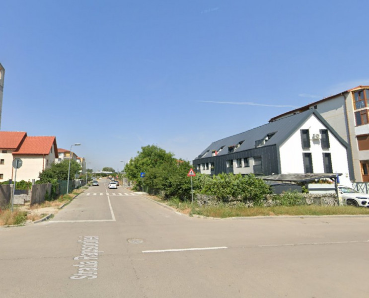 Teren 500 Mp - Zona Compozitori - Toate Utilitatile La Strada