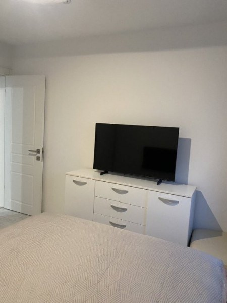 Apartament 3 Camere - Zona Far - Etaj 3 - Renovat - Mobilat Complet