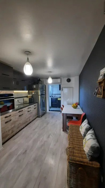 Apartament 4 Camere - Poarta 6 - Etaj 3 - Renovat - Centrala Pe Gaze