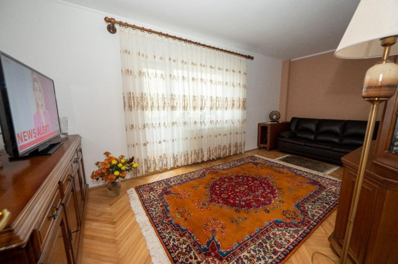 Apartament 3 Camere - Zona Victoria - Parter Inalt - Centrala Pe Gaze